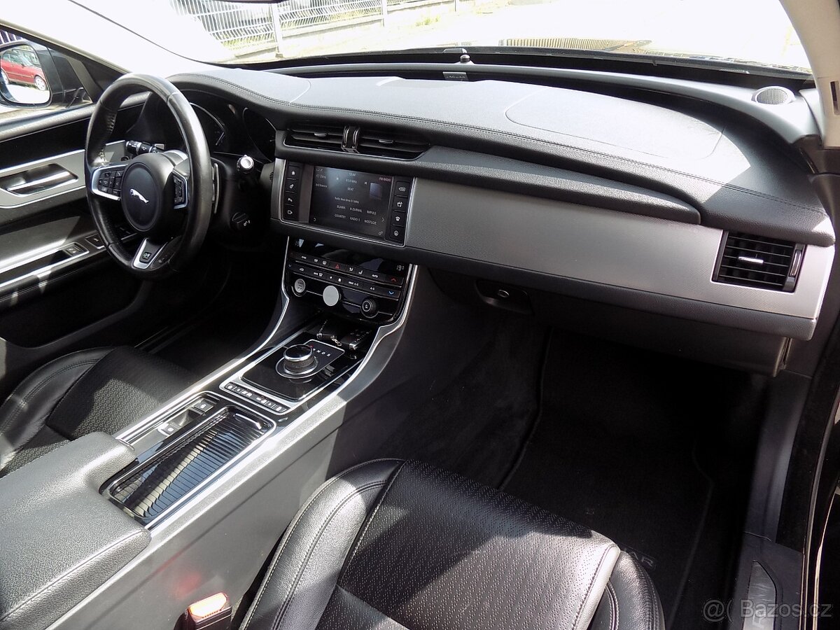 Jaguar XF 2.0D 132 KW KŮŽE TAŽNÉ - 13