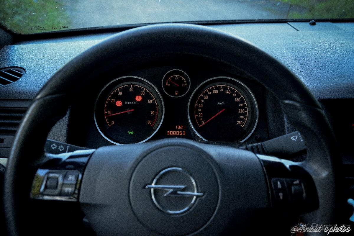 Opel Astra H Twintop 147Kw Nová STK - 13