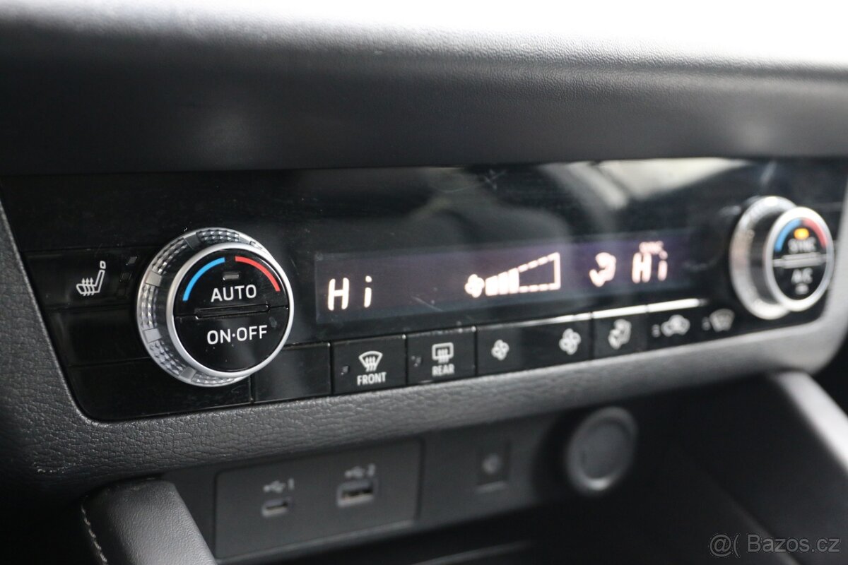 Mitsubishi Outlander 2.4 ,7míst, intense - 13