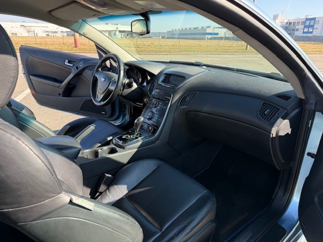 Hyundai Genesis Coupe V6 3,8i automat, 223kW - 13