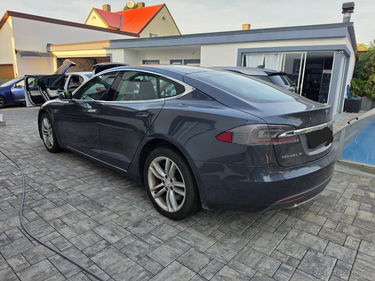 Tesla Model S 90D Free Supercharger - 13