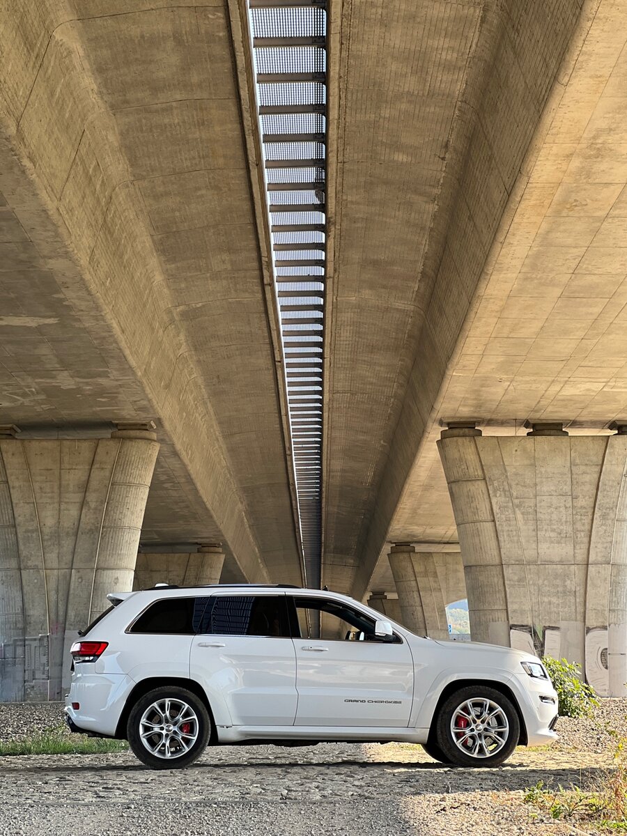 Jeep grand cheeroke srt - 13