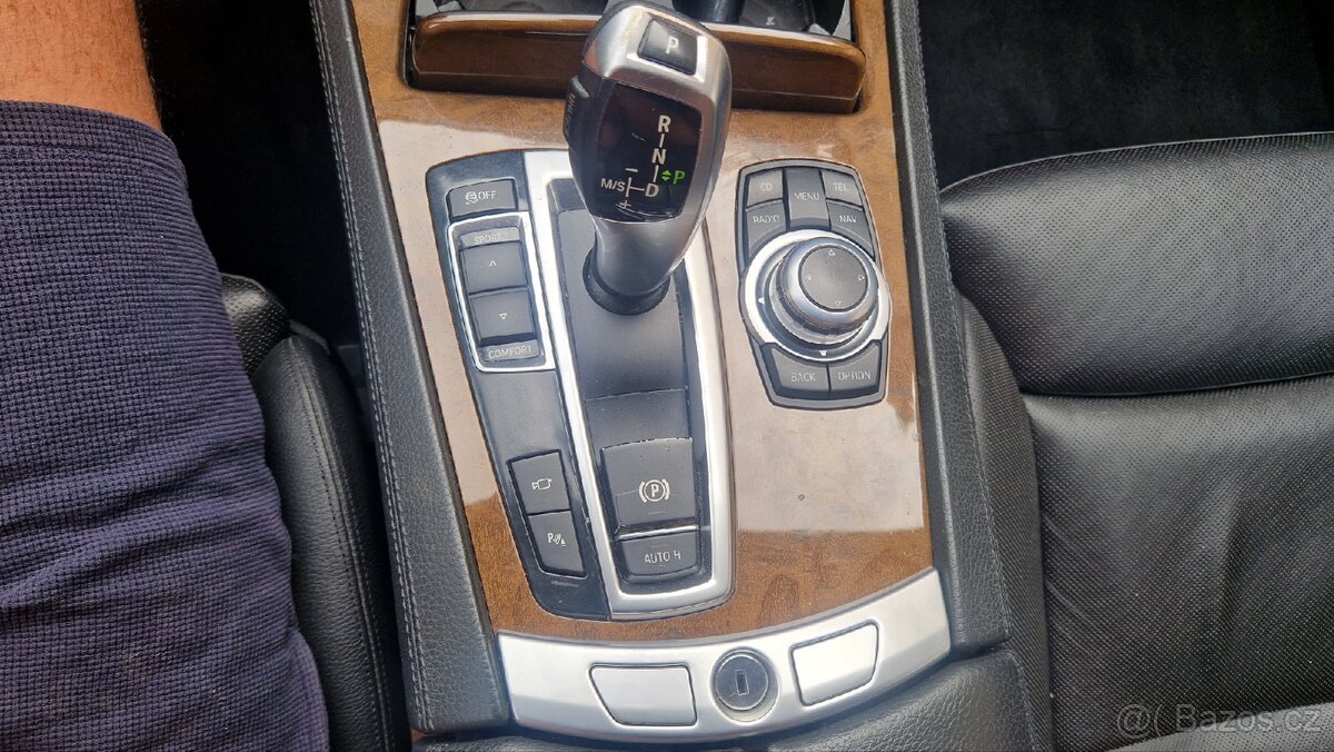 BMW 750 iL - 13