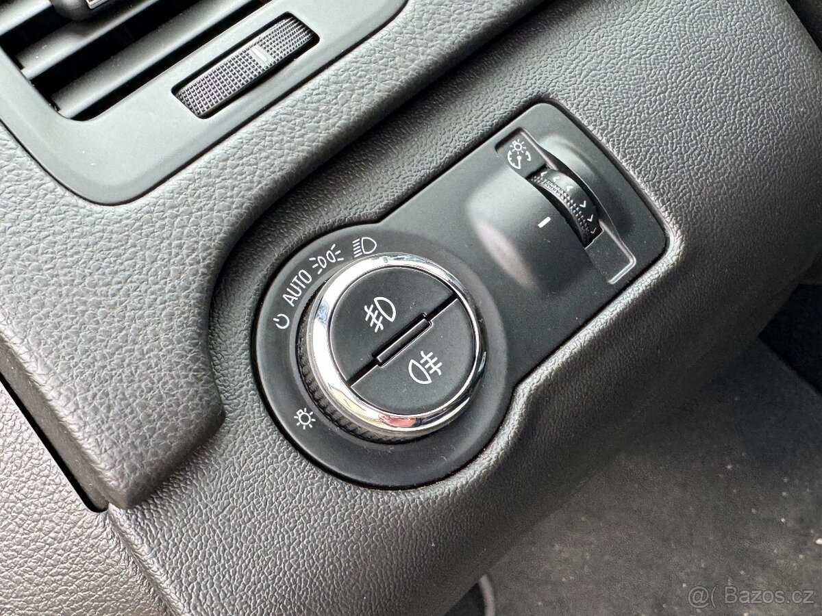 Opel Insignia Sports Tourer 2.0 CDTi AUTOMAT,1.Maj.Sada ALU - 13