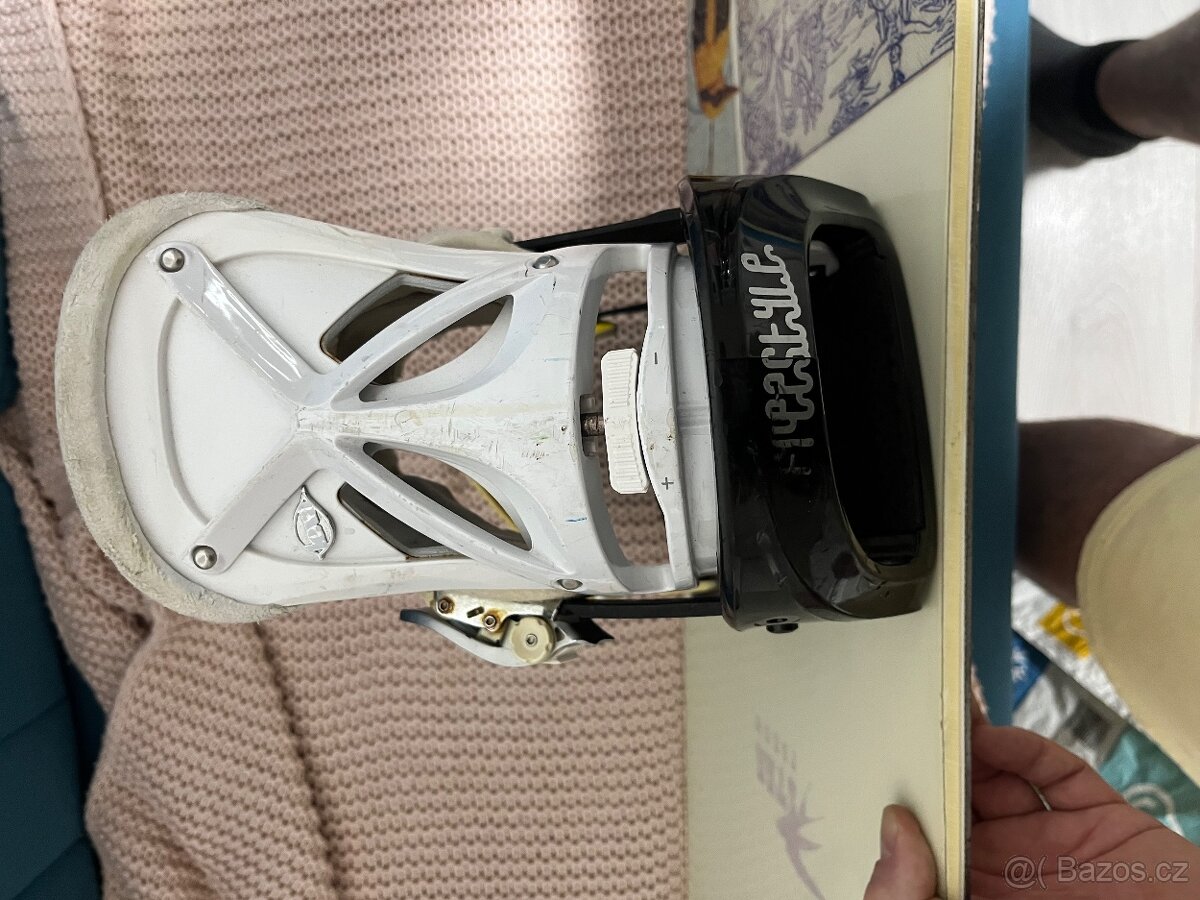 Prodám dámský snowboard FORUM STAR 146cm - 13