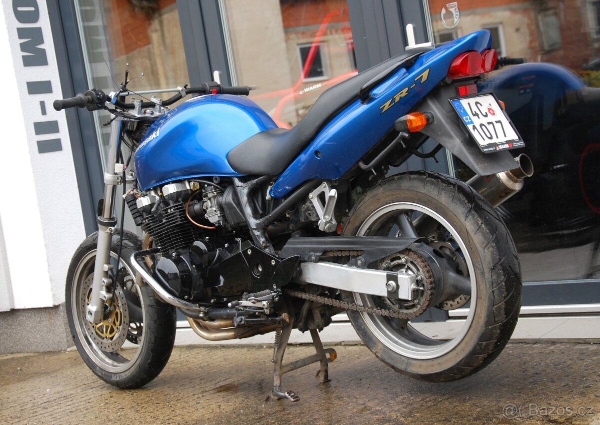 Kawasaki ZR-7 - 13