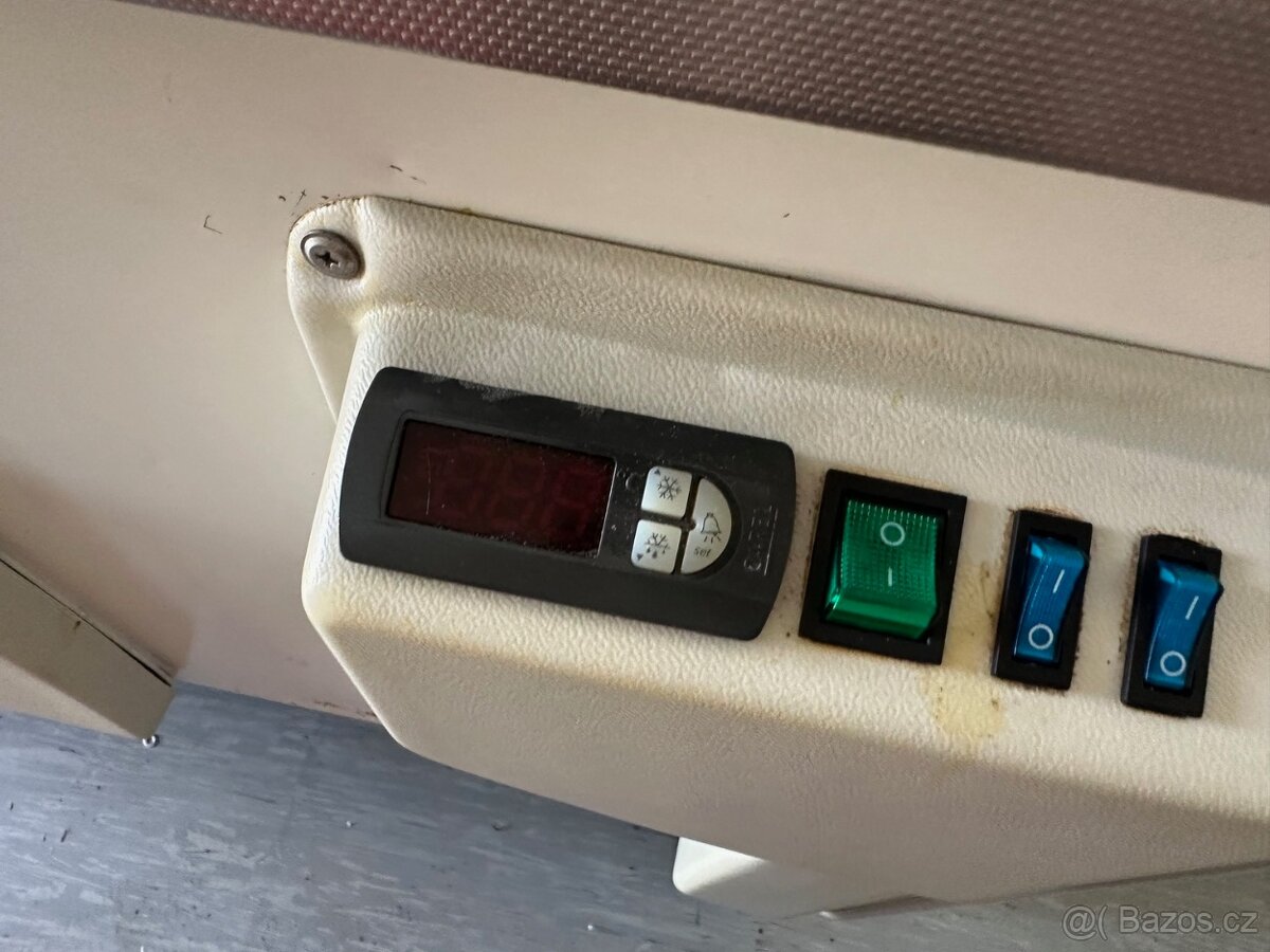 Polcam pojazdná predajňa 2004 VIN 022 - 13