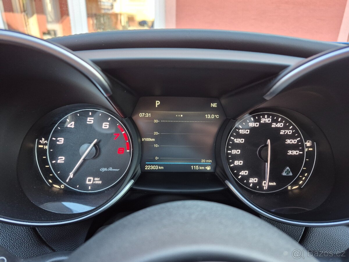 Alfa Romeo Giulia 2.9 V6 Quadrifoglio Verde 375kW - 13