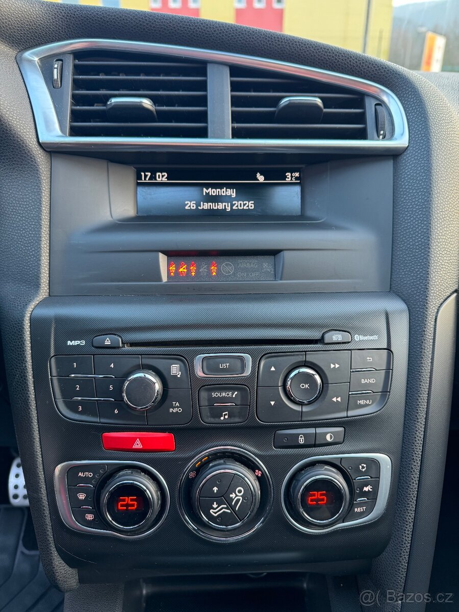 CITROËN DS4 1.6 e-HDi 84 kW, 2013 - 1. majitel ČR - 13