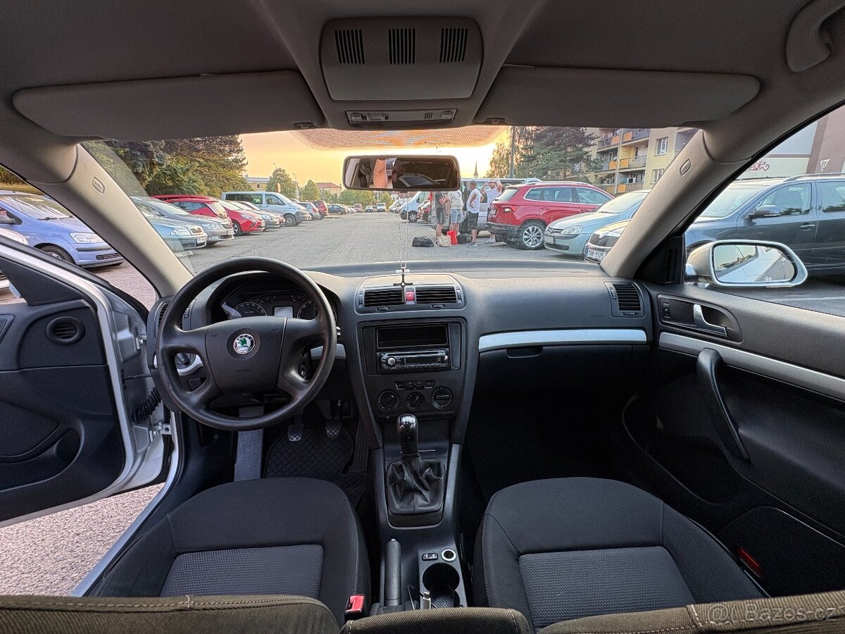ŠKODA OCTAVIA 1.6 MPI COMBI - 13