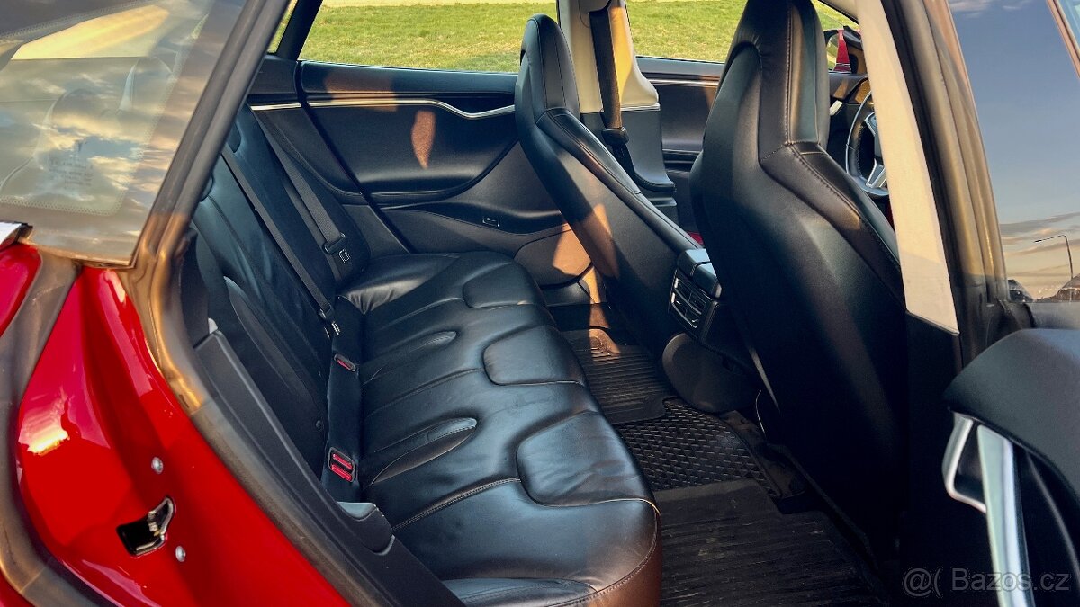 Tesla Model S85 El.Panorama Kuze Vzd.podvozek barva RedMult - 13