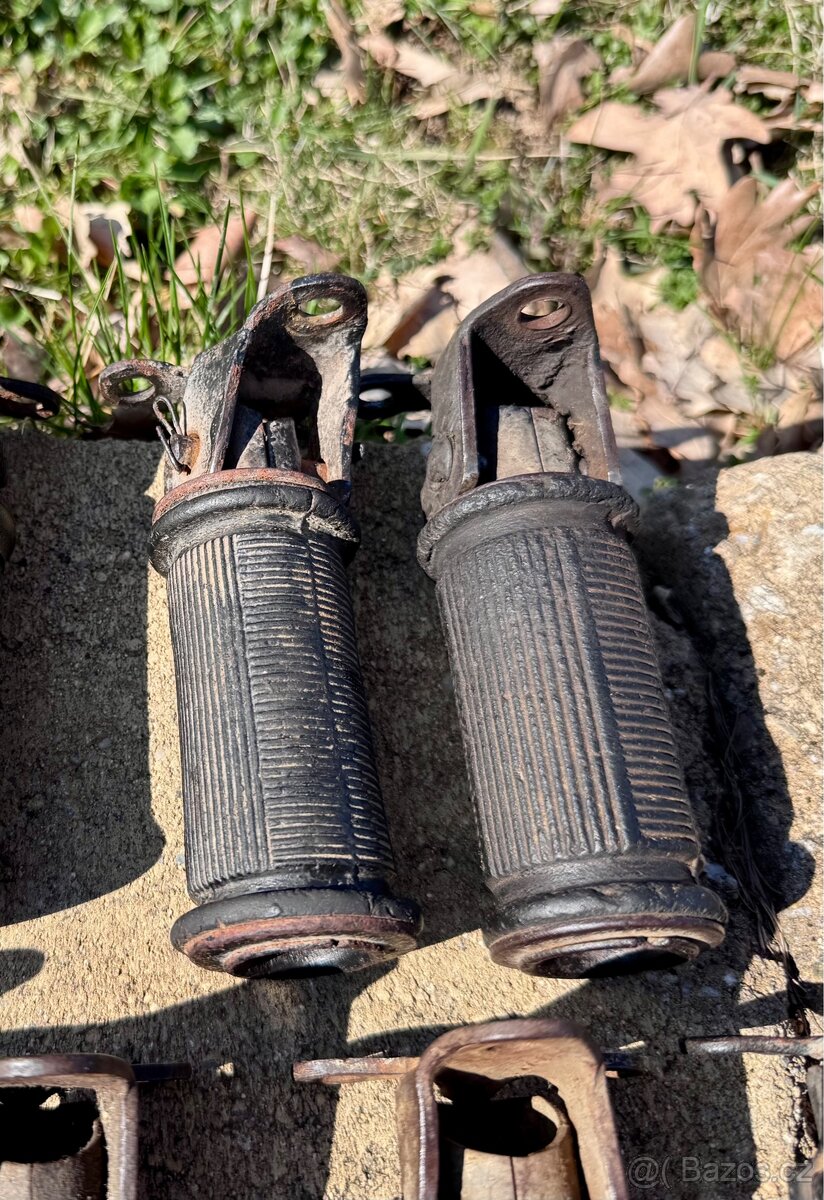 Jawa ČZ kývačka, ČZ - stupačky - 13