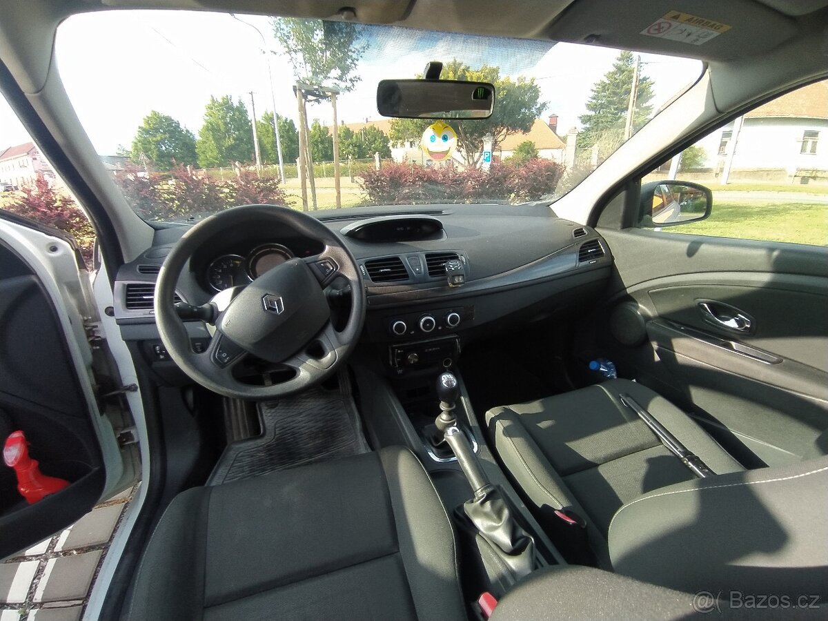 Renault Megane 1.6i LPG kombi benzín plyn 2015 - 13