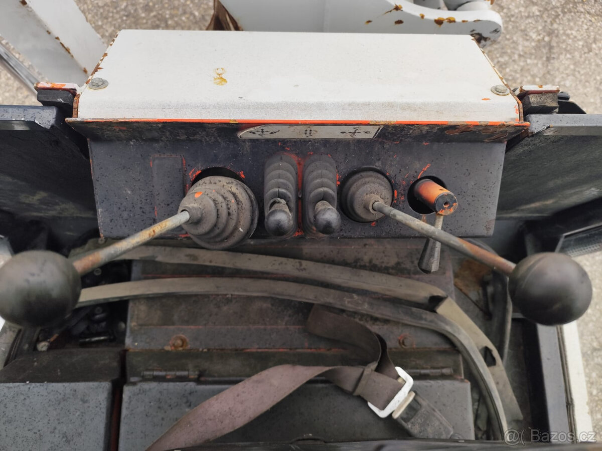 Mini traktorbagr, vaha 3.6t. - 13