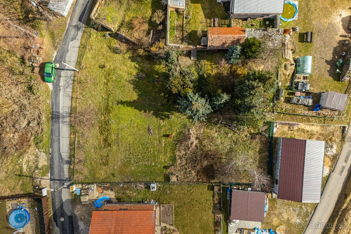 Prodej stavebního pozemku 946 m² Páleč - 13