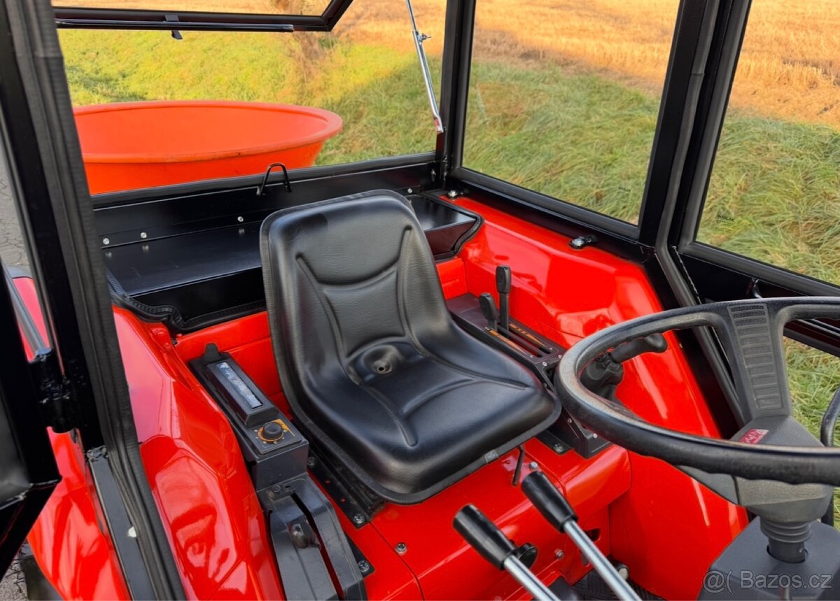 Japonský traktor KUBOTA GL 21 Diesel motor 3 válec, 21HP - 13