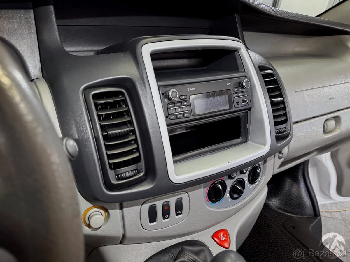 Renault Trafic – 9 míst - 13