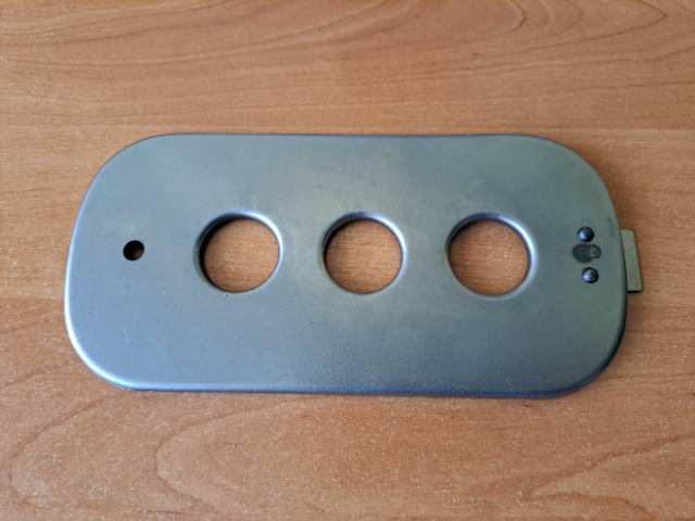 Dvierka skrinky batérií a bočné dvierka na Tatran,Manet. - 13