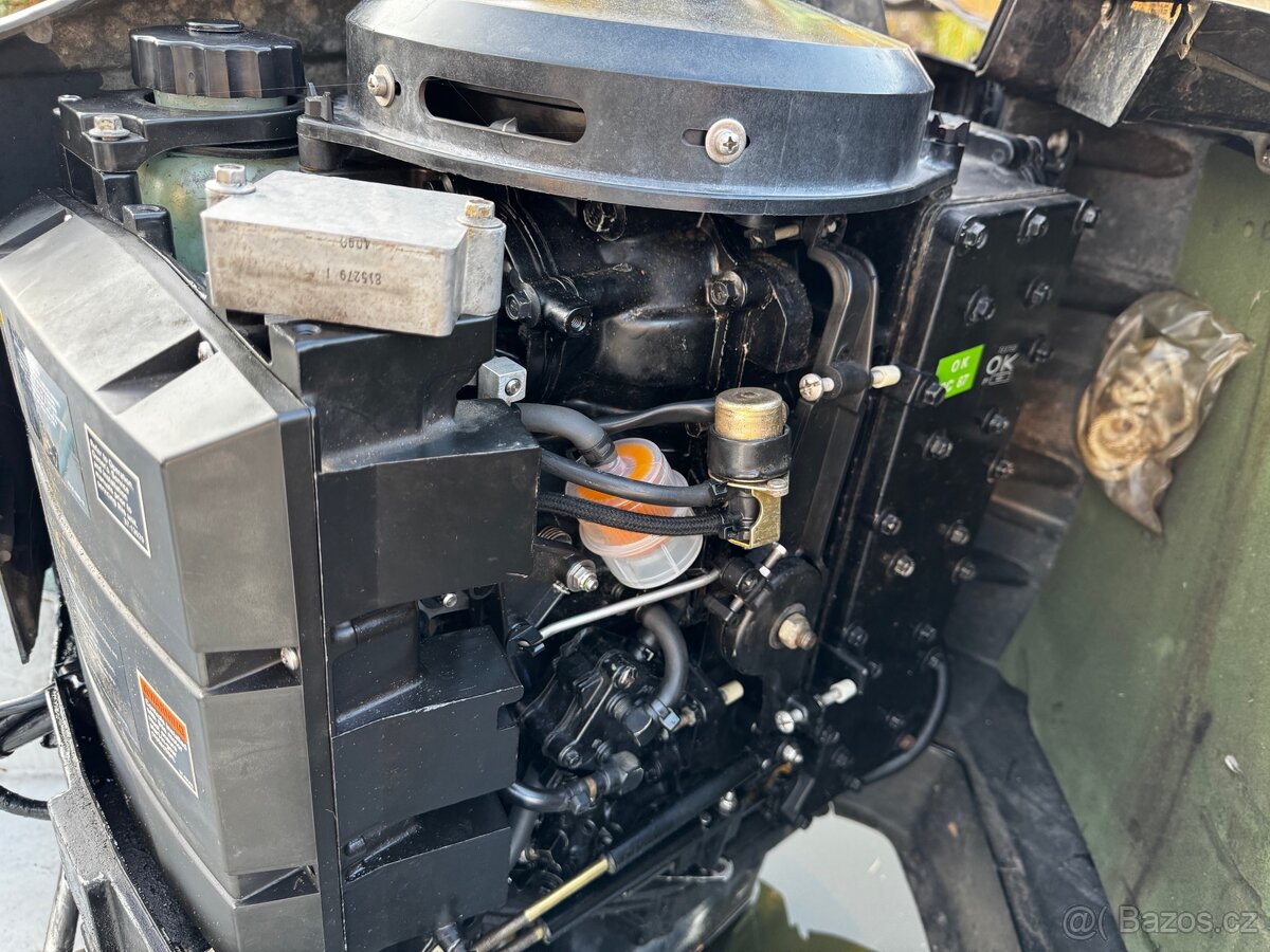 Kajutová motorový člun - 13