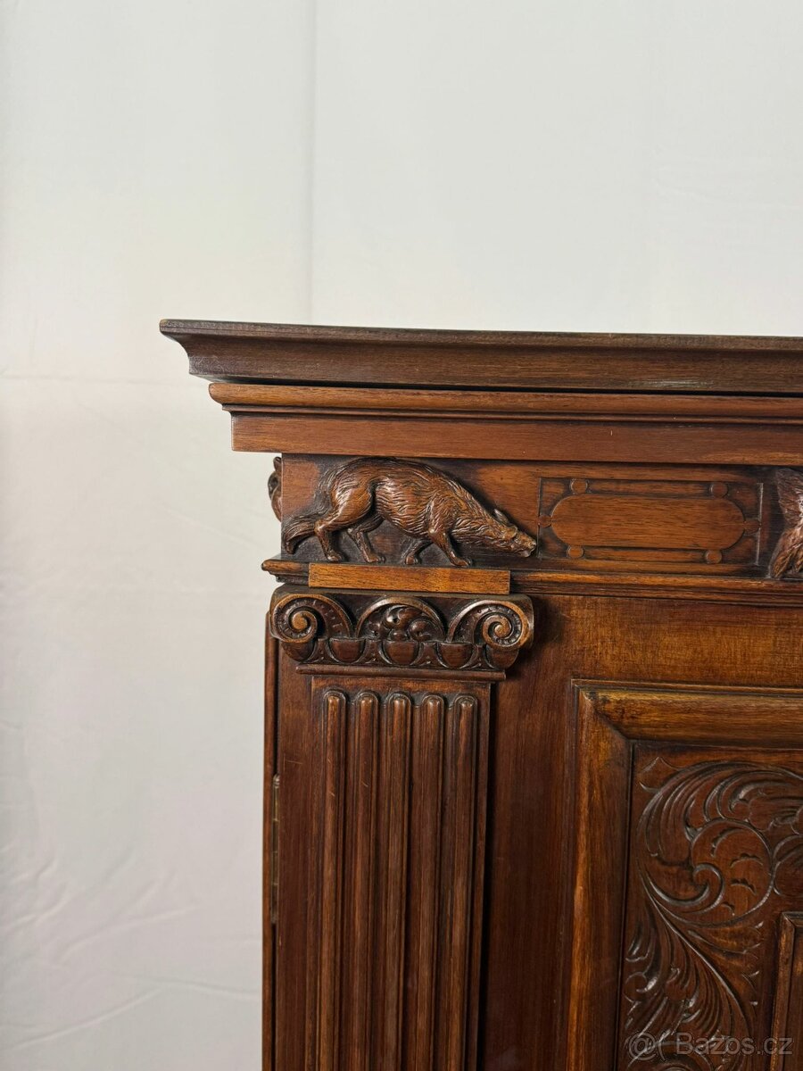 Starožitná vyřezávaná skříň (135030) - 13