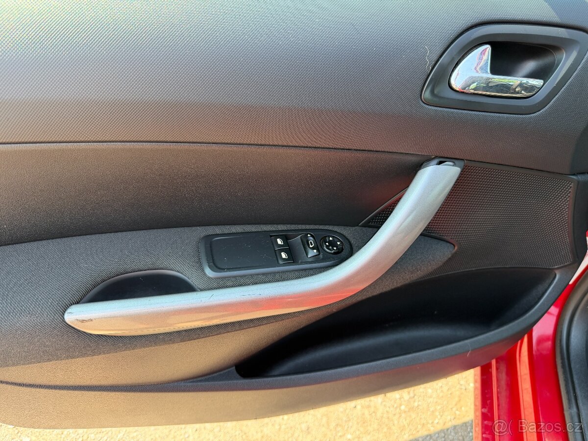Peugeot 308 1.4i - 13