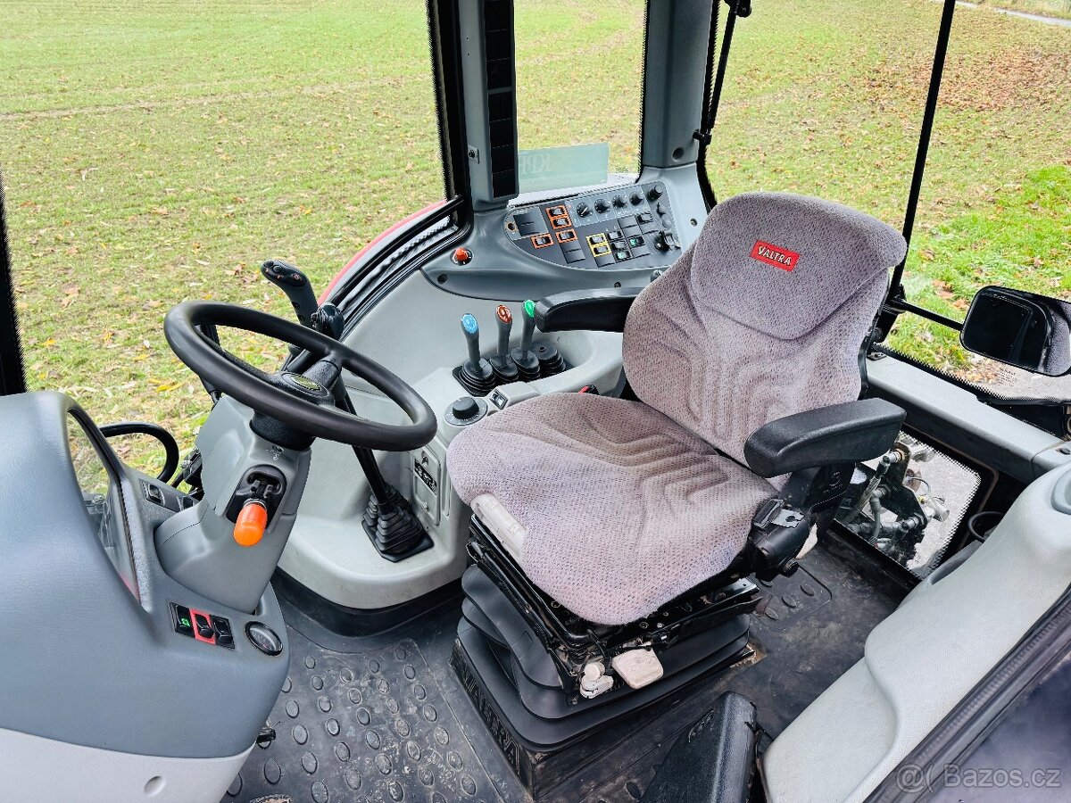 Valtra N123 + Quicke - 13