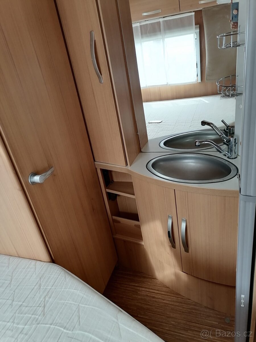 Karavan Weltbummler T.E.C, Kuchyňka, Koupelna,Topeni - 13