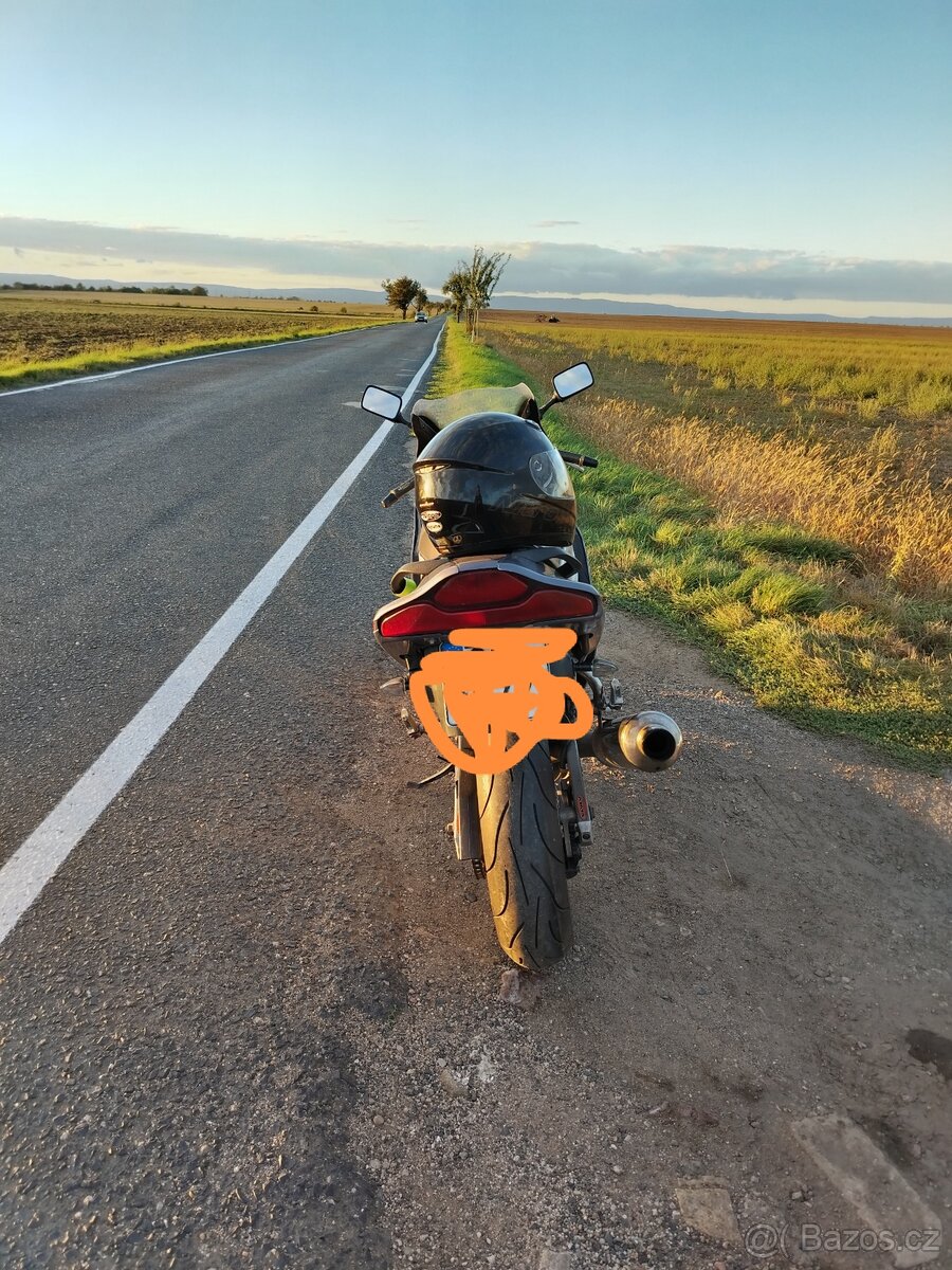 Suzuki RF600r - 13