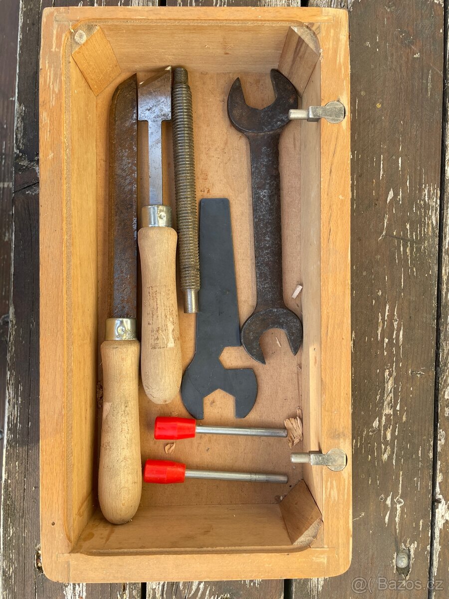 Vylepšený soustruh na dřevo Proma s příslušenstvím - 13