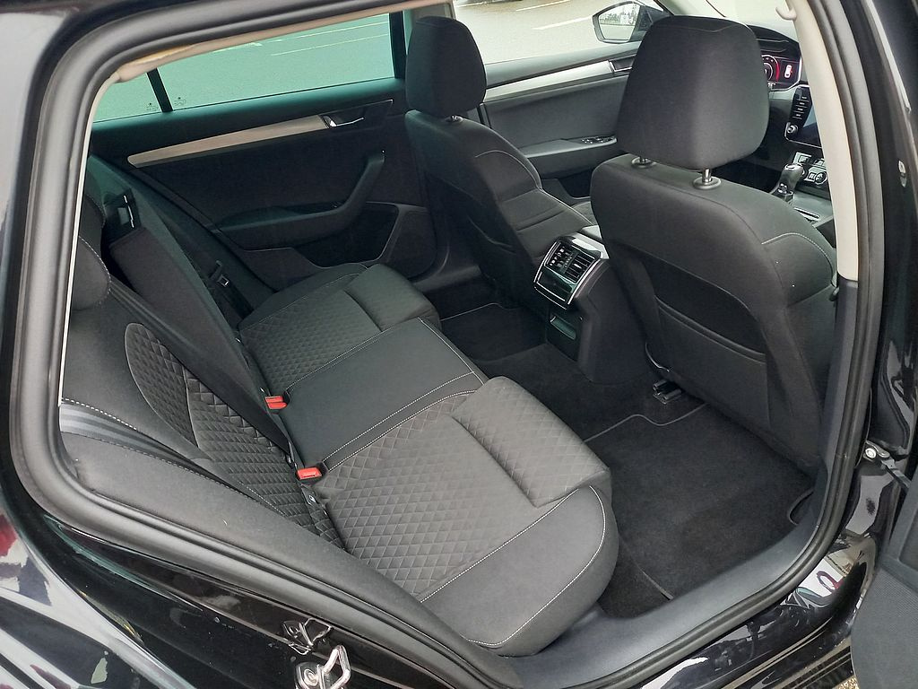 Škoda Superb, 2.0TDi DSG-Navi-LED - 13