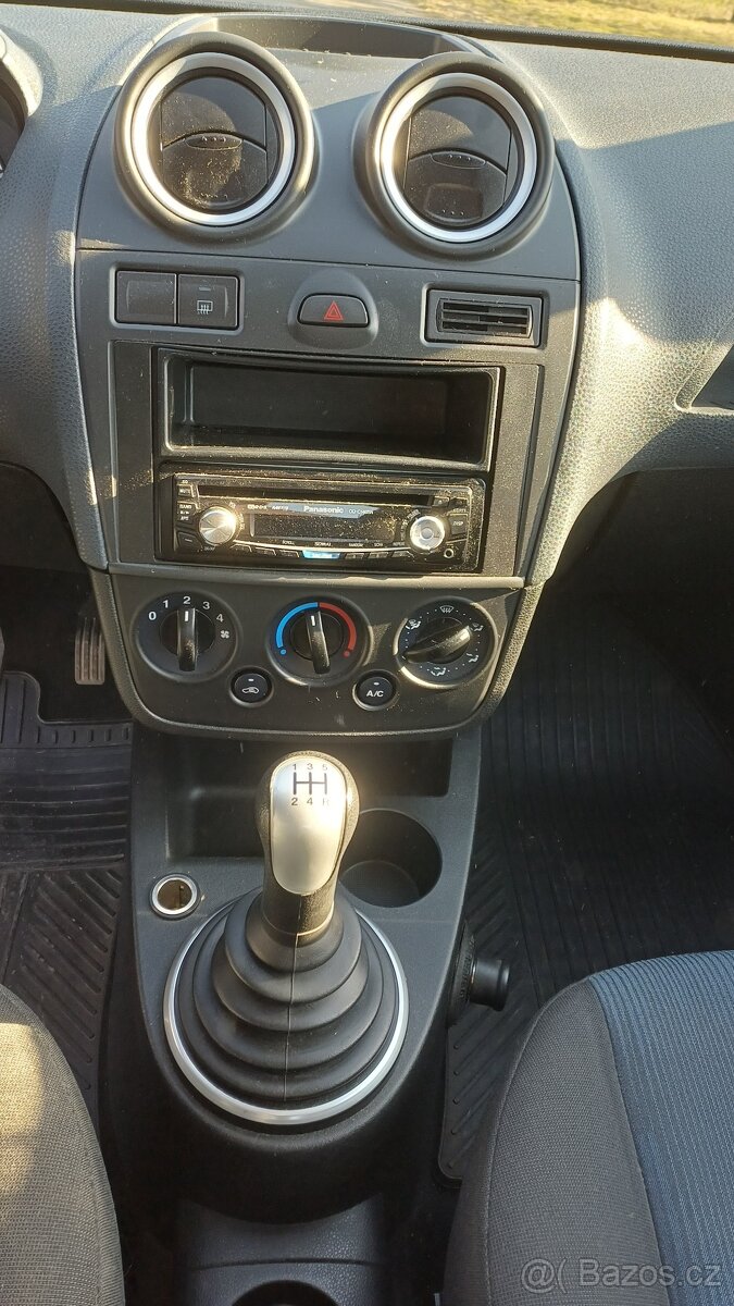 Ford Fiesta, 1.3 i - TOP stav - 13