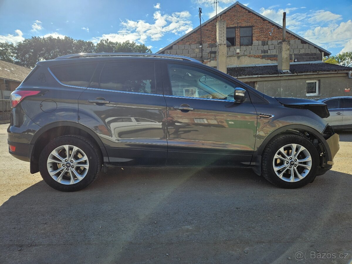 Ford Kuga 1.5 110kw Titanium 2018 ČR - 13