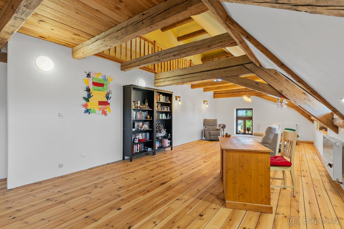 Prodej zavedeného penzionu s restaurací a velkým bytem - 13