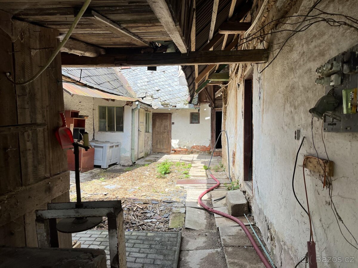 Prodej domu k demolici s krásným pozemkem o výměře 2095 m2 v - 13