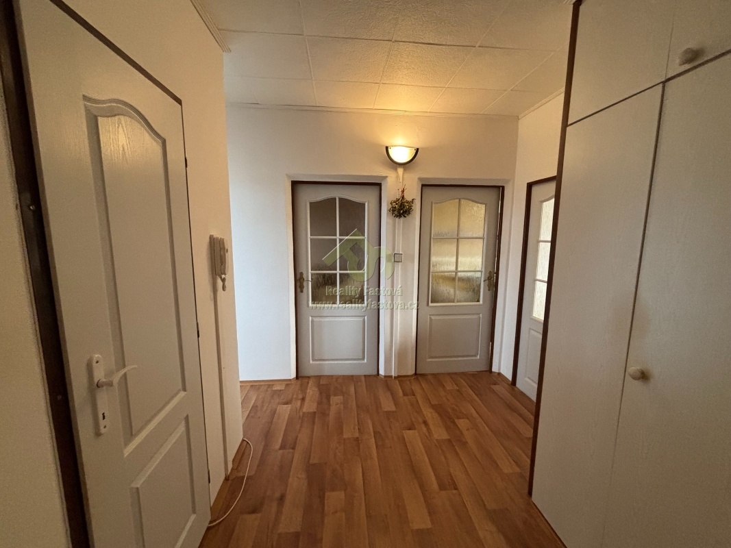 Rokycany-prodej velkého bytu 3+1 se zasklenou lodžií - 13