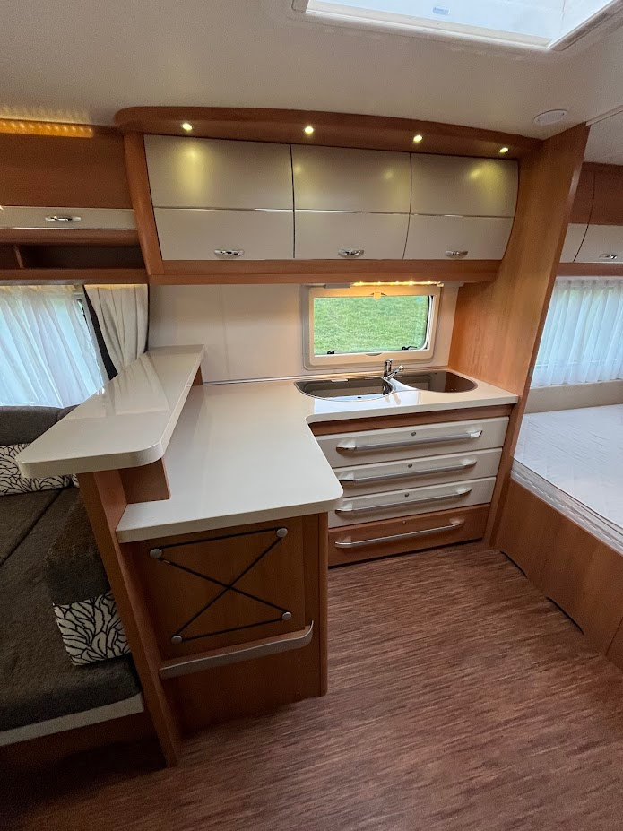 Hobby 560 CFe 2011 MOVER, PŘEDSTAN, DRŽÁK KOL, SUPER STAV - 13