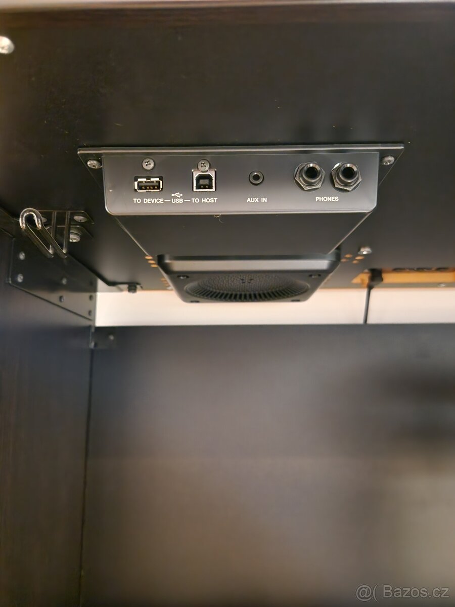 Digitální piano Yamaha Clavinova CLP-535 R - 13