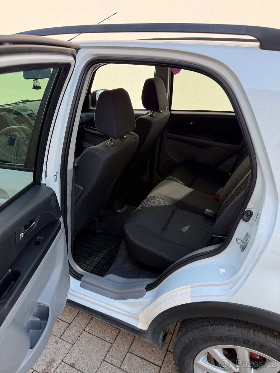 Suzuki SX4 1.6i 4x4 - 13