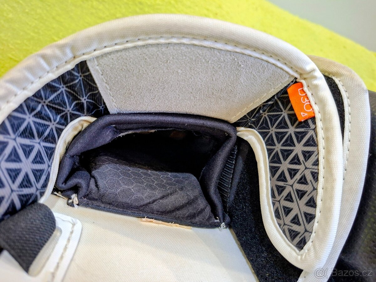 CCM AXIS XF PRO lapača s vyrážačkou - 13