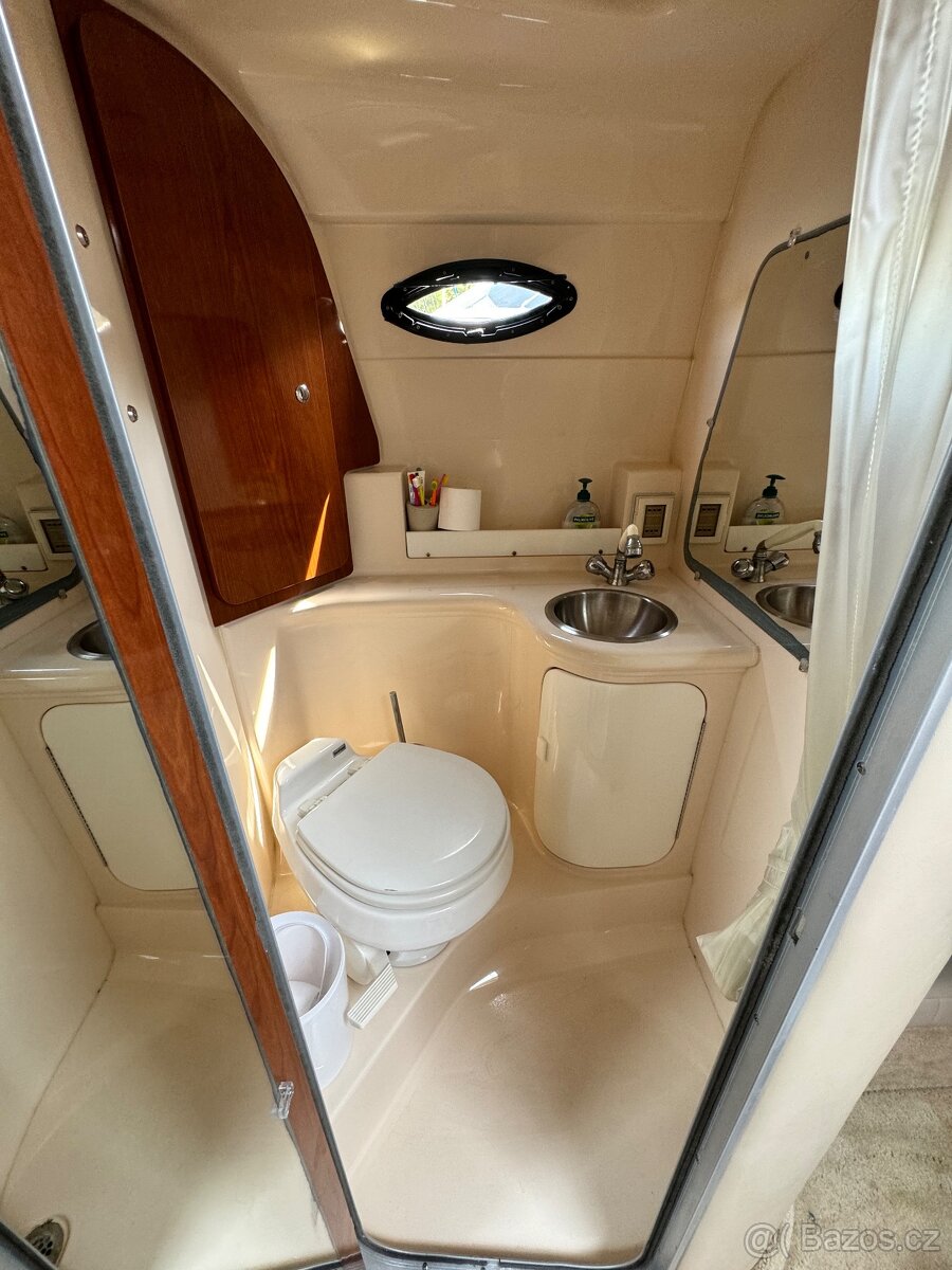 Kajutová loď Regal Commodore 2665 - 13