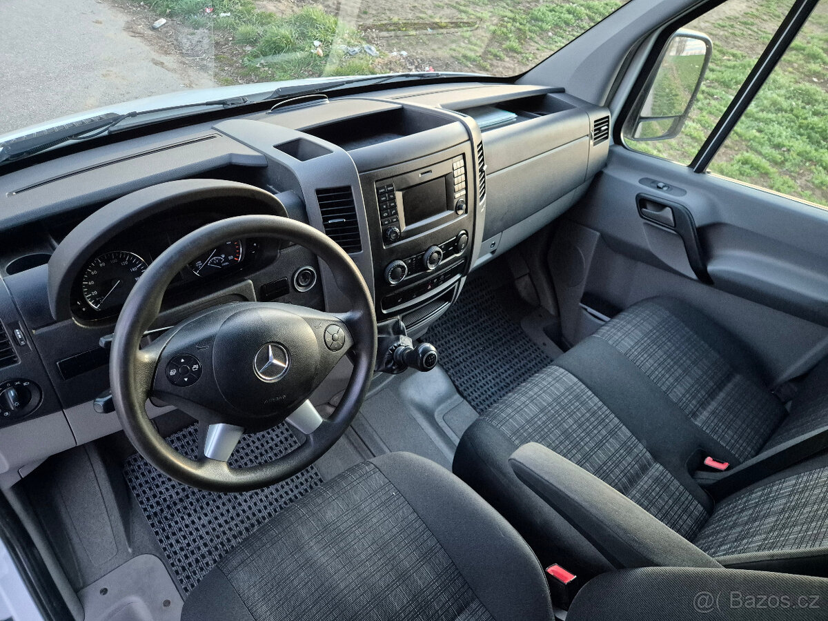 Mercedes-Benz Sprinter - 13