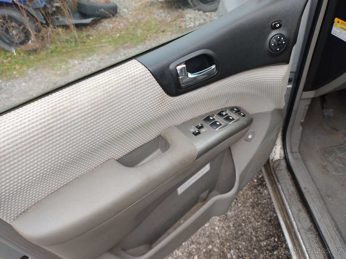 KIA Carnival III 2008 2,9CRDI 136kW J3 XENONY - DILY - 13