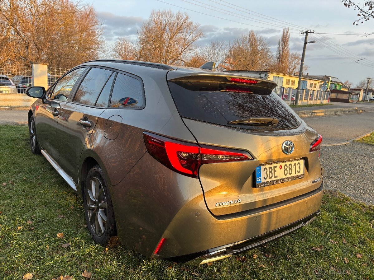 Toyota Corolla TS 1.8 hybrid e-CVT - 13