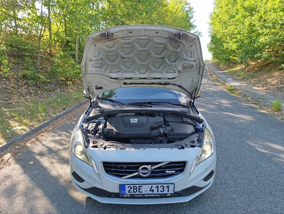 Volvo V60 R-Design, automat, pětiválec 2.0 D 120kw - 13