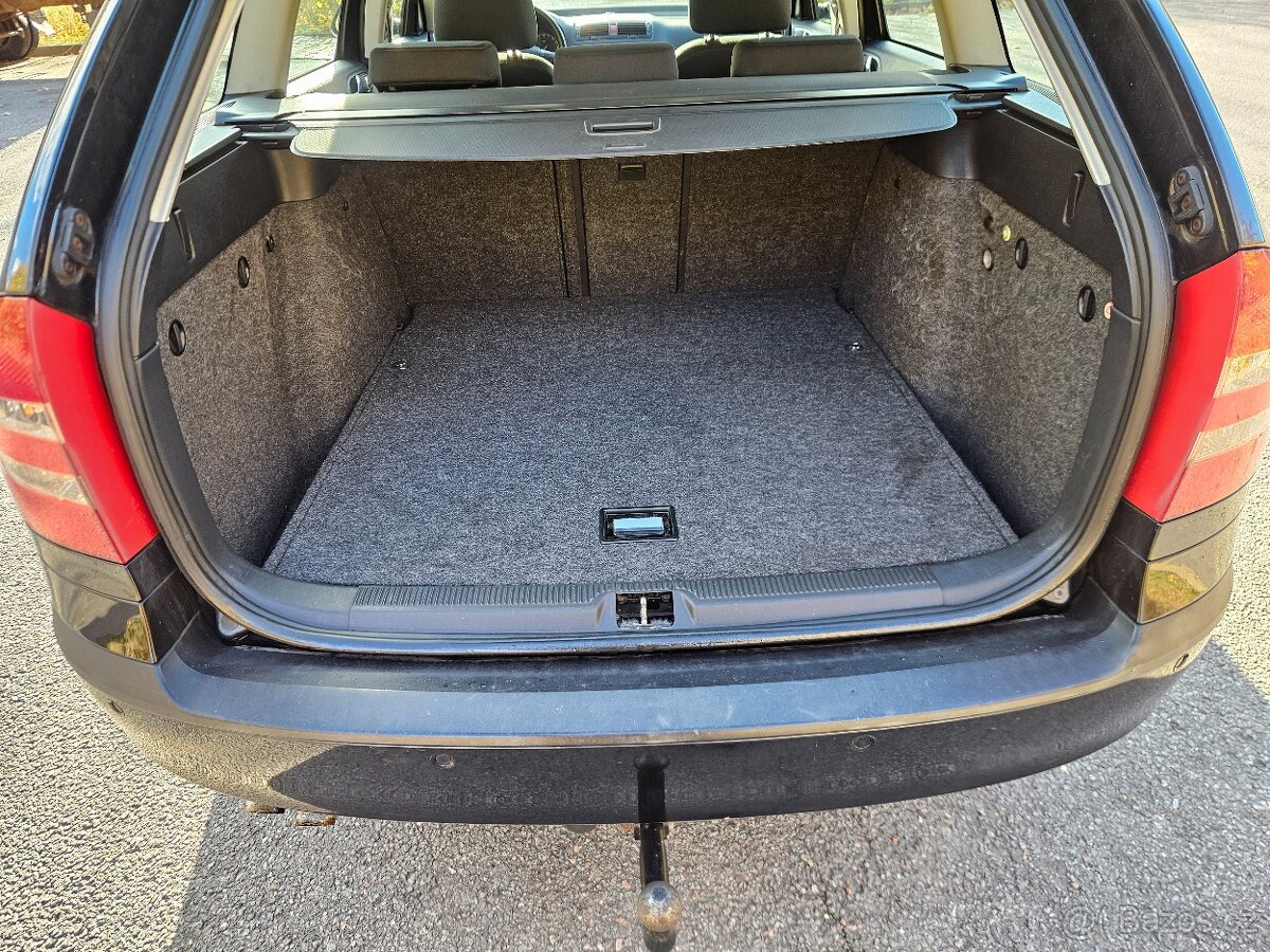 Škoda Octavia 2.0 fsi kombi Elegance - 13