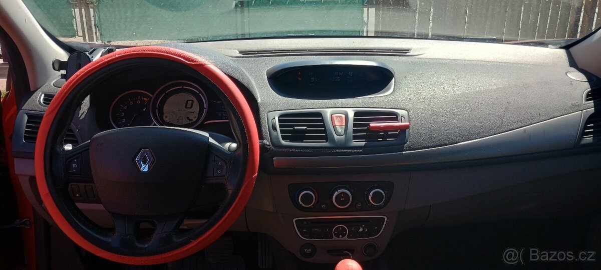 Renault Megane 3 kombi, r.v.2010, 1.6 benzín 74kw, 5 kvalt - 13
