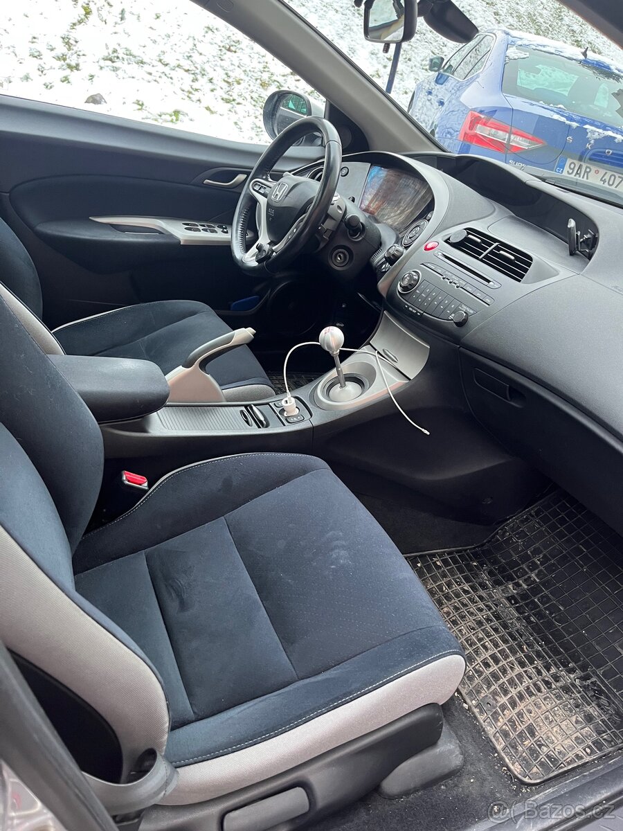 Honda Civic 1.8 i-VTEC (2006) – Nová STK do 2028 - 13