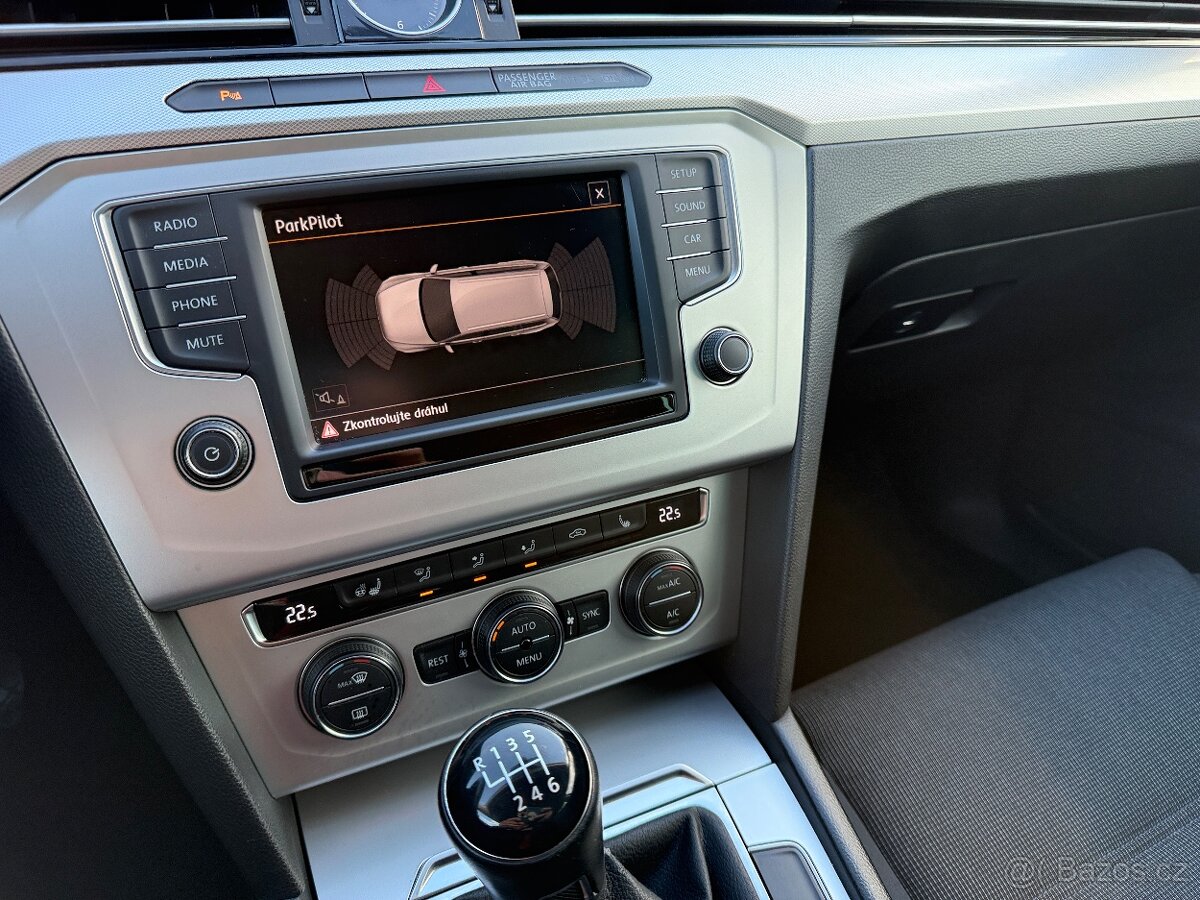 Passat b8 variant 1.4 tsi 110 kw top stav - 13