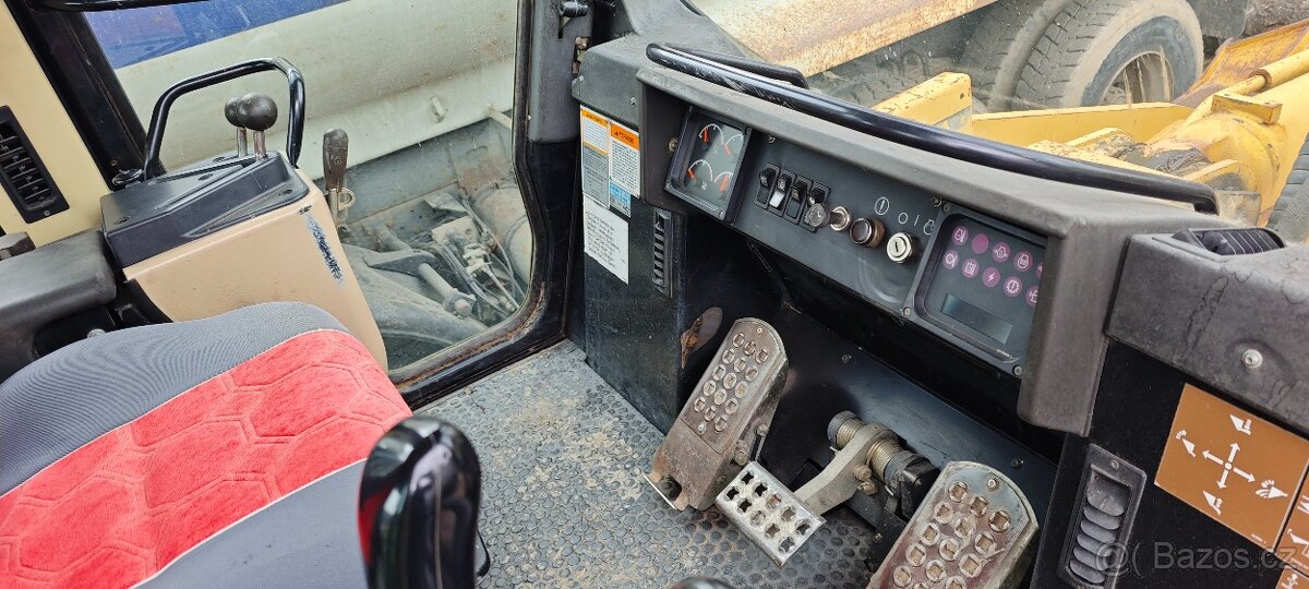 Pásový nakladač CAT 953C - 13