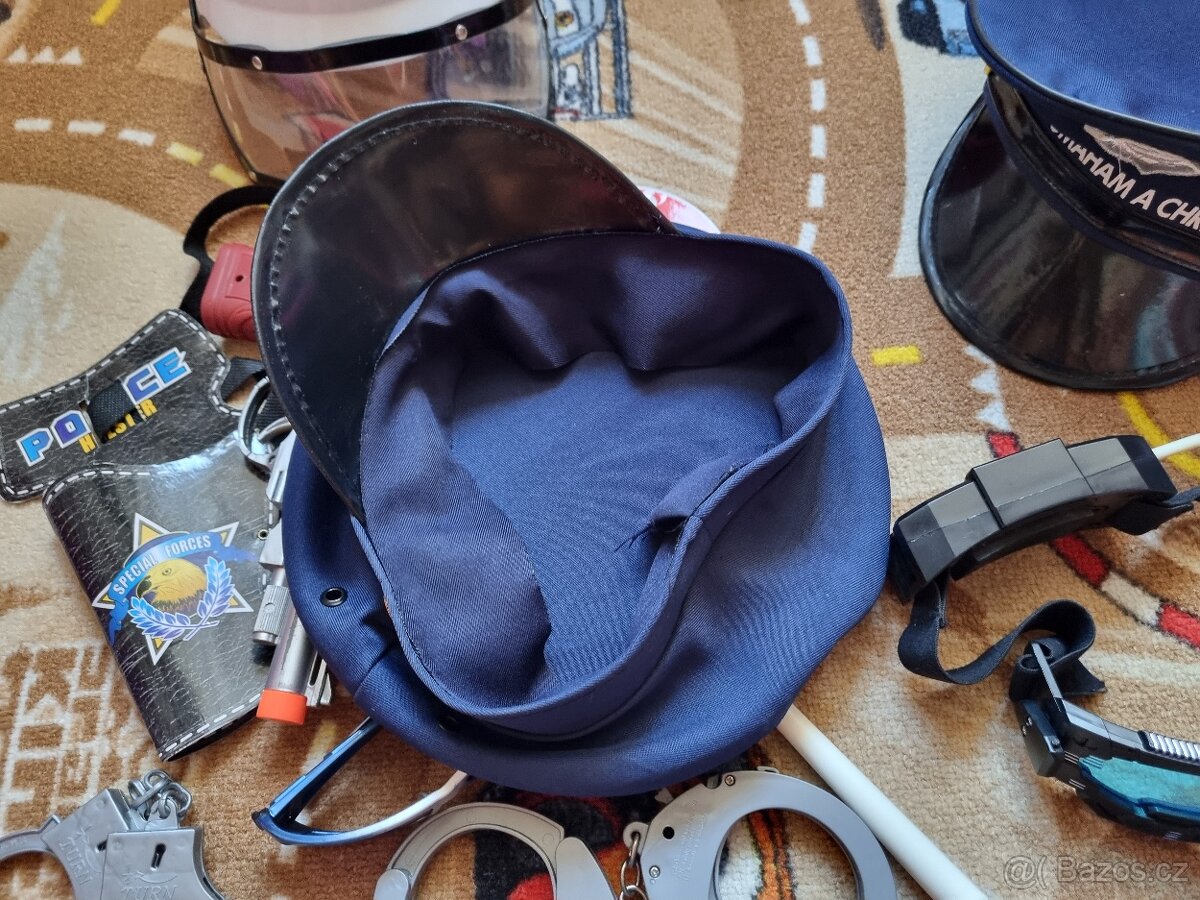 Policejní kostým, špión s výbavou - 13